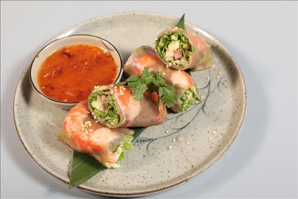 Phở gạo lứt cuốn tôm thịt 