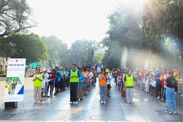 Cùng gậy dạo phố - Tôn vinh biểu tượng độc lập của người khiếm thị