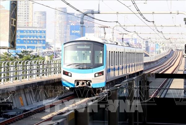 尽快推进连接新山一机场和隆城机场的铁路项目