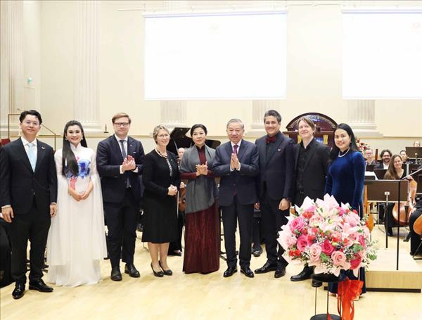 Party General Secretary attends special concert in Finland