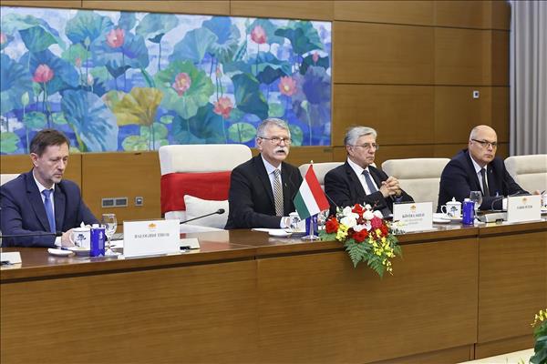 Chủ tịch Quốc hội Hungary Kover Laszlo kết thúc chuyến thăm chính thức Việt Nam