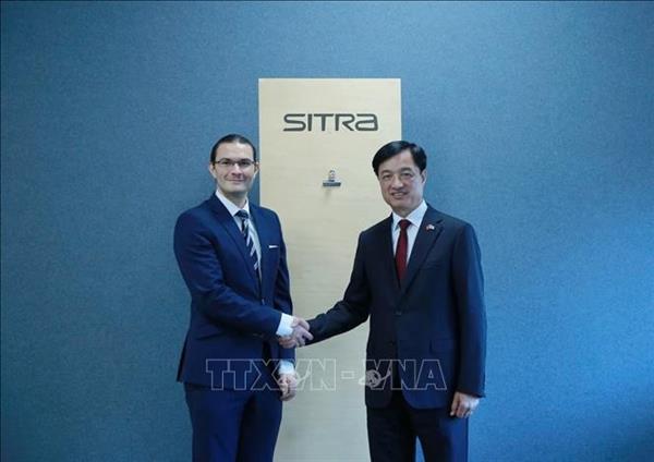 Vietnam exchanges experiences with Finlands innovation fund, space technology company