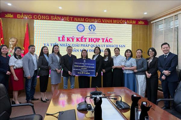 Dihotel DiHotel trao tặng tấm vé thông hành công nghệ cho sinh viên du lịch phía Bắc