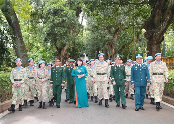 Lực lượng gìn giữ hòa bình Việt Nam báo công dâng Bác