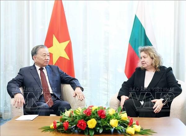 越共中央总书记苏林会见保加利亚议会议长娜塔莉亚·基塞洛娃