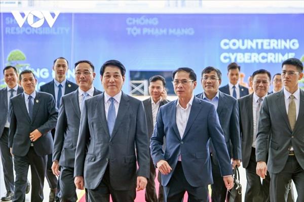 ប្រធានរដ្ឋ លោក លឿង គឿង ត្រួតពិនិត្យការត្រៀមរៀបចំសម្រាប់ពិធីបើកការចុះហត្ថលេខាលើអនុសញ្ញាទីក្រុងហាណូយ