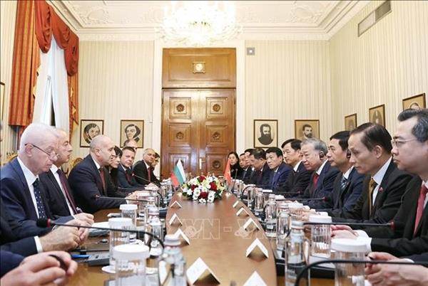 Déclaration conjointe sur létablissement du partenariat stratégique Vietnam-Bulgarie