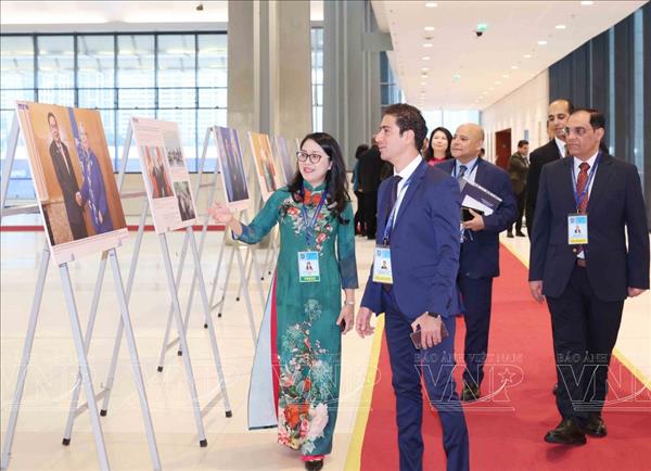 越南通讯社在《河内公约》开放签署仪式上举办图片展