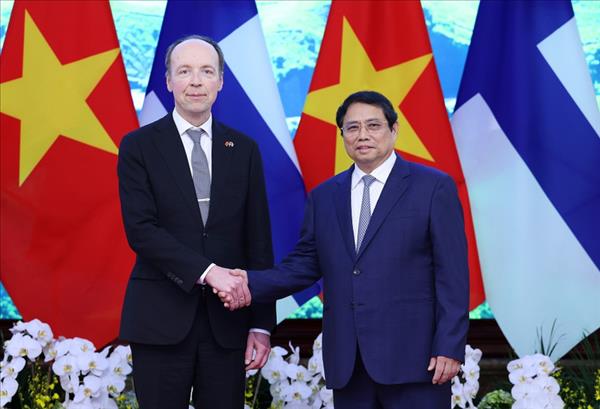 Le Premier ministre Pham Minh Chinh reçoit le dirigeant lao Thongloun Sisoulith