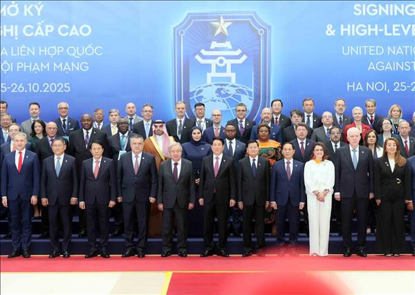 Chủ tịch nước Lương Cường đón các Trưởng đoàn cấp cao dự Lễ mở ký Công ước Hà Nội