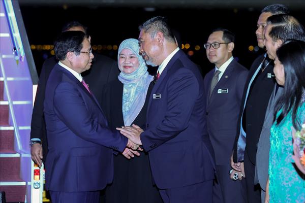 PM Pham Minh Chinh arrives in Kuala Lumpur for 47th ASEAN Summit