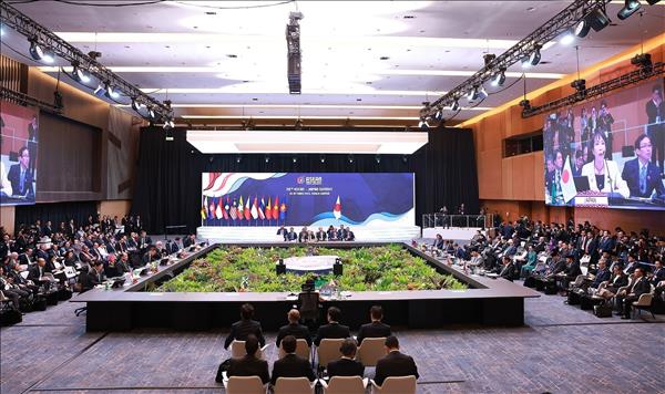 チン首相 ASEAN・日本首脳会議に出席