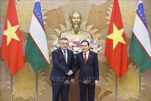 《河内公约》:越南国会主席陈青敏会见乌兹别克斯坦下院议长