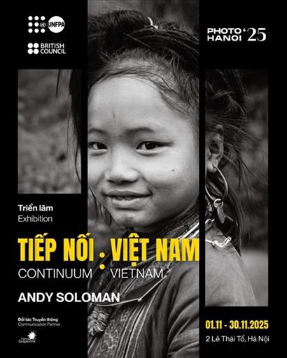 Solo exhibition by British photojournalist opens in Hanoi