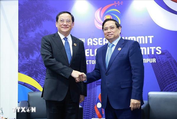 Vietnamese PM meets with government heads, leaders of intl organisations on ASEAN Summit sidelines