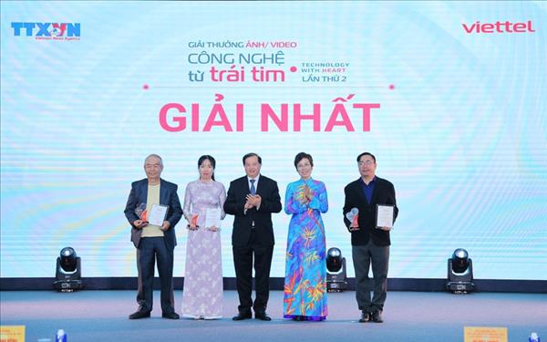 Remise du Prix de photo et de clips vidéo La technologie avec le cœur