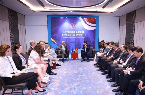Thủ tướng Phạm Minh Chính gặp Chủ tịch Hội đồng châu Âu Antonio Costa