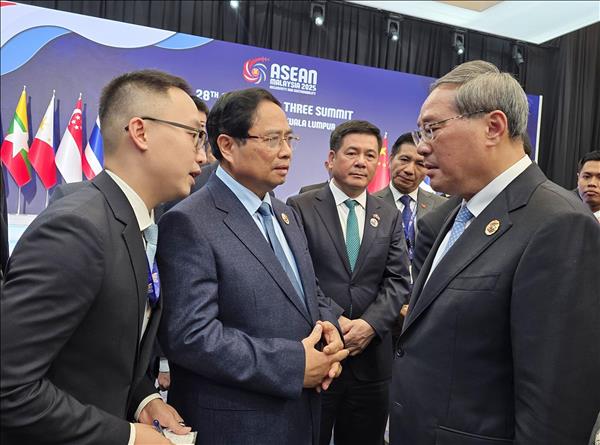 Thủ tướng Phạm Minh Chính gặp Thủ tướng Trung Quốc Lý Cường