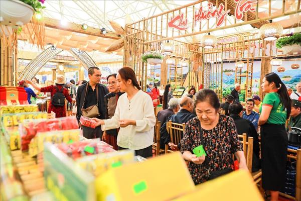 Vietnam y China vigorizan su cooperación comercial en Feria de Otoño