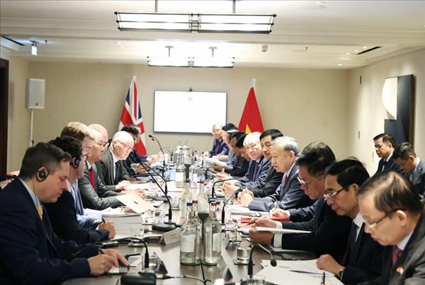 Vietnamese Party chief attends seminar on AI, technology in London