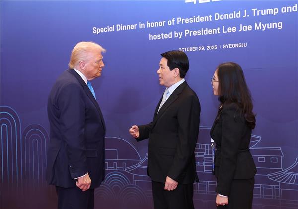 Tuần lễ Cấp cao APEC 2025: Chủ tịch nước Lương Cường gặp Tổng thống Hoa Kỳ và lãnh đạo một số thành viên APEC