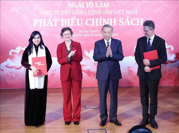 또 럼 당 서기장, 옥스퍼드대 방문…英과 21세기 협력 규범 함께 구축 강조