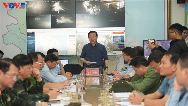 ឧបនាយករដ្ឋមន្ត្រីលោក ត្រឹន ហុង ហា វាយតម្លៃខ្ពស់ចំពោះការទប់ទល់ទៅនឹងទឹកជំនន់របស់ទីក្រុង Hue