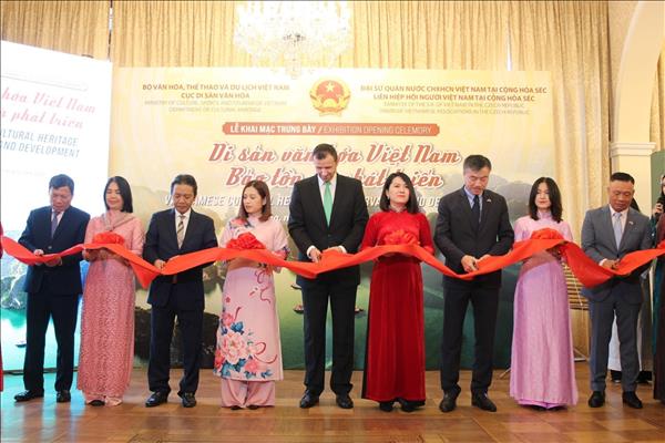 Di sản văn hóa Việt Nam - Bảo tồn và phát triển: Hơi thở Việt giữa lòng châu Âu