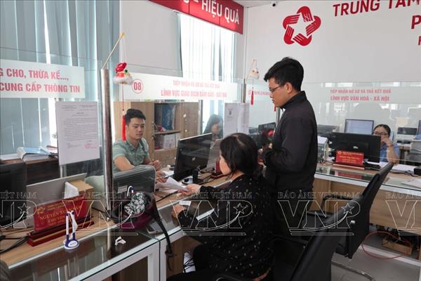 越共中央政治局颁布关于政治体制与两级地方政府运作情况的结论