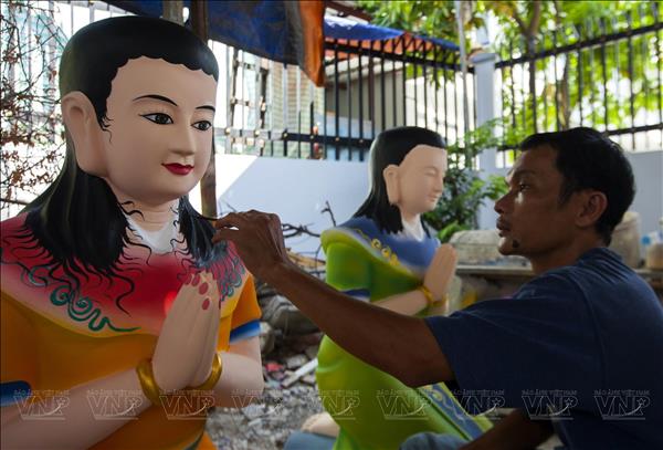    Nghề làm tượng Phật hơn 100 năm tuổi giữa lòng đô thị Sài Gòn sôi động