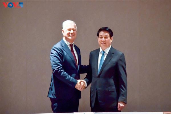 លោកប្រធានរដ្ឋ លឿង គឿង ទទួលជួបស្ថាបនិកសម្ព័ន្ធក្រុមហ៊ុន MEBO ប្រធានសម្ព័ន្ធក្រុមហ៊ុន Lotte និងអគ្គលេខាធិការនៃសភាពាណិជ្ជកម្មអន្តរជាតិ