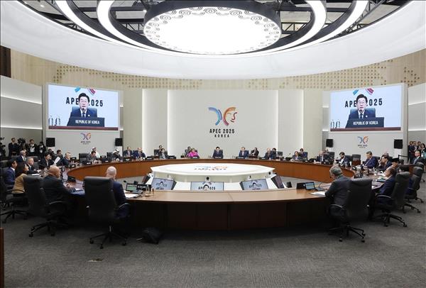 Chủ tịch nước Lương Cường dự phiên thứ nhất của Hội nghị các nhà lãnh đạo APEC 2025