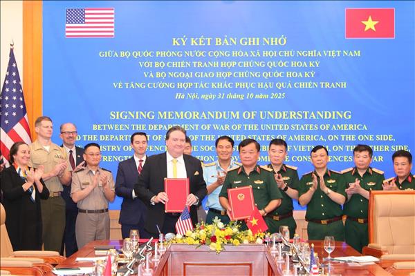 Việt Nam - Hoa Kỳ ký kết hợp tác về tăng cường khắc phục hậu quả chiến tranh