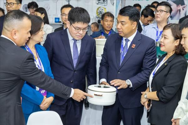 Plus de 260 entreprises au Salon international délectronique et déquipements intelligents du Vietnam (IEAE)