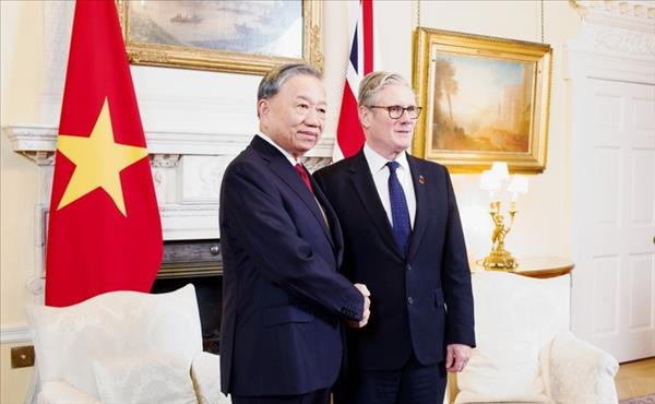 ທ່ານ ເລຂາທີການໃຫຍ່ ໂຕເລິມ ແລະ ພັນລະຍາ ສິ້ນສຸດ ການຢ້ຽມຢາມທາງການ ສະຫະຣາຊະອານາຈັກ ອັງກິດ ແລະ ອຽກລັງເໜື່ອ ຢ່າງຈົບງາມ