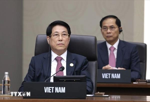 ປະ​ທານ​ປະ​ເທດ ເລືອງ​ເກື່ອງ ເຂົ້າ​ຮ່ວມ​ວາ​ລະ​ປະ​ຊຸມ​ທີ 2 ຂອງກອງ​ປະ​ຊຸມ​ບັນ​ດາ​ການ​ນຳ APEC ຄັ້ງ​ທີ 32