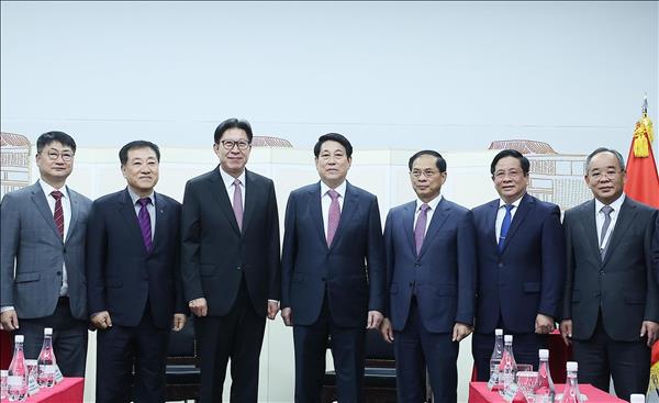 방한 중인 르엉 끄엉 국가주석, 부산 시장 접견