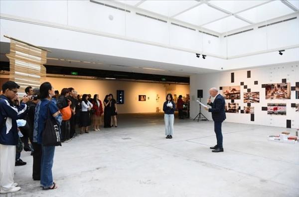 ງານ​ວາງ​ສະ​ແດງ​ພາບ​ຖ່າຍ​ທີ່ຫຼາຍ​ຮູບຫຼາຍ​ແບບຢູ່ Photo Hanoi 25