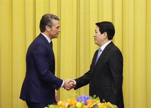 Le président Luong Cuong reçoit le secrétaire américain à la Guerre Pete Hegseth