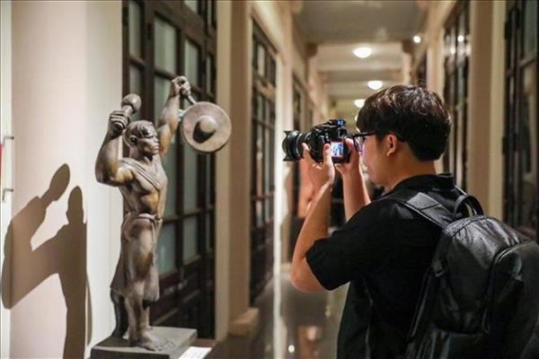  Nuit au musée  : une nouvelle expérience culturelle au Musée national des beaux-arts du Vietnam