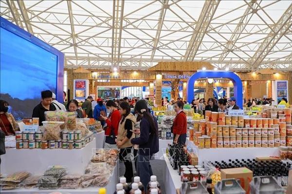 Provincia de Thanh Hoa destaca en Feria de Otoño 2025 con productos imbuídos de identidad