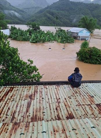 Les eaux montent à nouveau à Huê et à Dà Nang, de fortes pluies sabattent sur le Centre