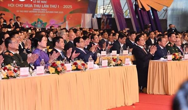 ຜົນ​ສຳ​ເລັດ​ຂອງ​ງານ​ຕະຫຼາດ​ນັດ​ລະ​ດູ​ໃບ​ໄມ້ຫຼົ່ນ​ຄັ້ງ​ທີ 1 – 2025 ປະ​ຕິ​ບັດ​ຄວາມ​ຄາດ​ຫວັງ​ຫັນ​ຫວຽດ​ນາມ​​ເປັນ​ປະ​ເທດ​ເຂັ້ມແຂງ, ວັດ​ທະ​ນາ​ຖາ​ວອນໃຫ້​ປະ​ກົດ​ຜົນ​ເປັນ​ຈິງ