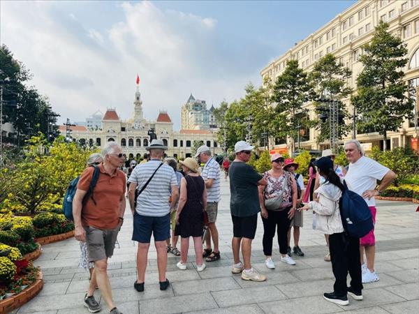 ນະ​ຄ​ອນ​ ໂຮ່​ຈີມິນ ຕັ້ງ​ຄວາມຫວັງ​​ຈະຕ້ອນ​ຮັບ​ແຂກ​ທ່ອງ​ທ່ຽວ​ສາ​ກົນ 10 ລ້ານ​ເທື່ອ​ຄົນ​ໃນ​ປີ 2025