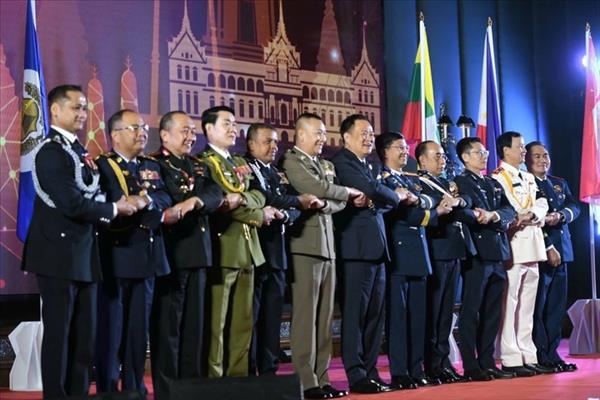 បើកសន្និសីទអាស៊ានណាប៉ូលលើក​ទី៤៣៖ រួម​គ្នា​ប្រយុទ្ធប្រឆាំងនឹងបទល្មើស ឆ្លងដែន