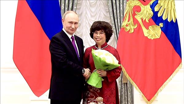 Nga trao tặng Huân chương Hữu nghị cho Anh hùng Lao động Thái Hương