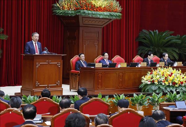 Party leader calls for consensus on development vision at 13th Party Central Committees 14th plenum