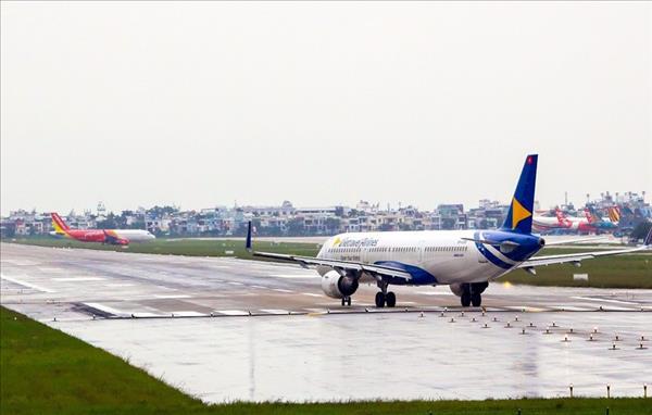 Alerte au typhon Kalmaegi, les compagnies aériennes ajustent leurs horaires