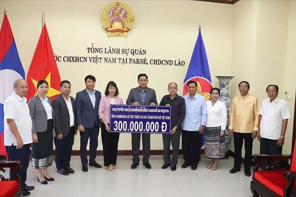 ແຂວງ ຈຳ​ປາ​ສັກ ແລະ ສາ​ລະ​ວັນ ຊ່ວຍ​ເຫຼືອ​ບັນ​ດາ​ແຂວງຂອງ ຫວຽດ​ນາມ ແກ້​ໄຂ​ຜົນ​ເສຍ​ຫາຍ​ພາຍຫຼັງ​ພາ​ຍຸ​ນ້ຳ​ຖ້ວມ