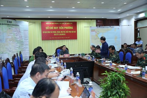 ឧបនាយករដ្ឋមន្ត្រី លោក Tran Hong Ha ជួបប្រជុំ​ជាមួយបញ្ជាការដ្ឋានជួរមុខ ដើម្បីដាក់ពង្រាយការទប់​ទល់នឹងព្យុះ Kalmaegi